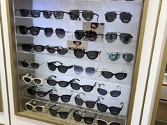 -美式眼镜·授权蔡司.依视路.尼康.豪雅.明月(人民广场店)