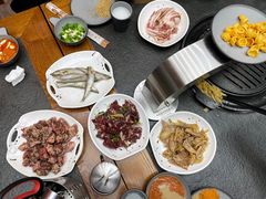 -七甲山烤肉(长白山奇石山珍根艺一条街店)