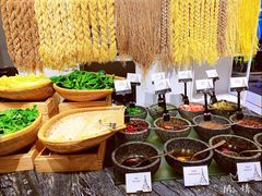 自助调料区-索菲特酒店 · 云尚天际自助餐厅