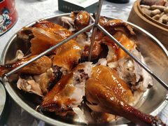 充满肉汁的大鸡腿子-五稻厨房粤西菜(新闻店)
