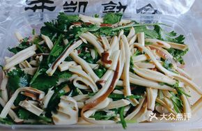 Braised Tofu Threads with Coriander