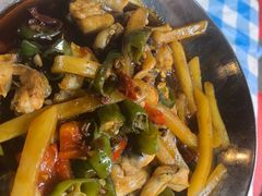 -老街烧烤大排档·地道湖北菜·龙虾馆(汉口火车站店)