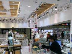 -美式眼镜·授权蔡司.依视路.尼康.豪雅.明月(人民广场店)