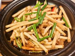 -帅巴人舅母子腊蹄民俗村