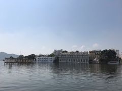 -Lake Shore Hotel & Restaurant