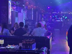 -喜鹊音乐酒馆(西街店)