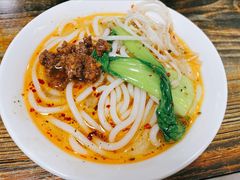 鸡肉锅-金家小金碗云南过桥米线