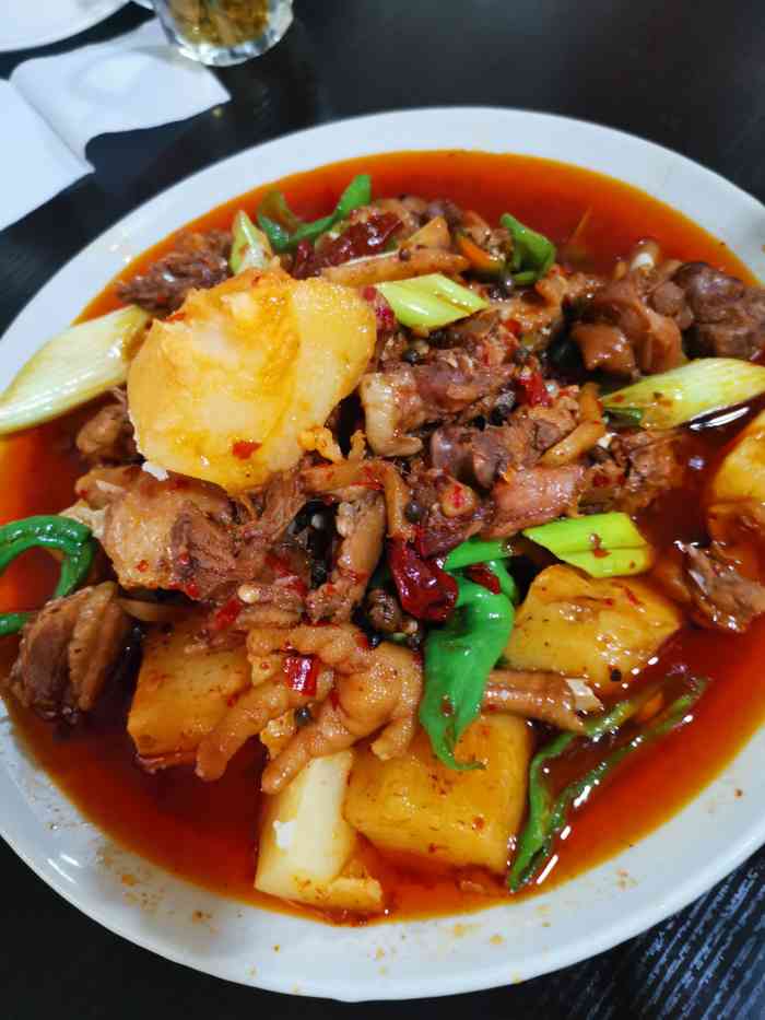 在吉木乃收到了大盘鸡惊喜还送心形小菜老板娘美丽又热情5个人吃一份