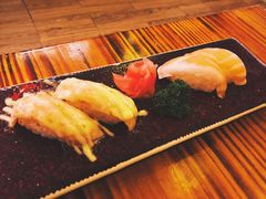 火炙焦糖三文鱼手握-坂吉屋·居酒屋深夜食堂(龙湖店)