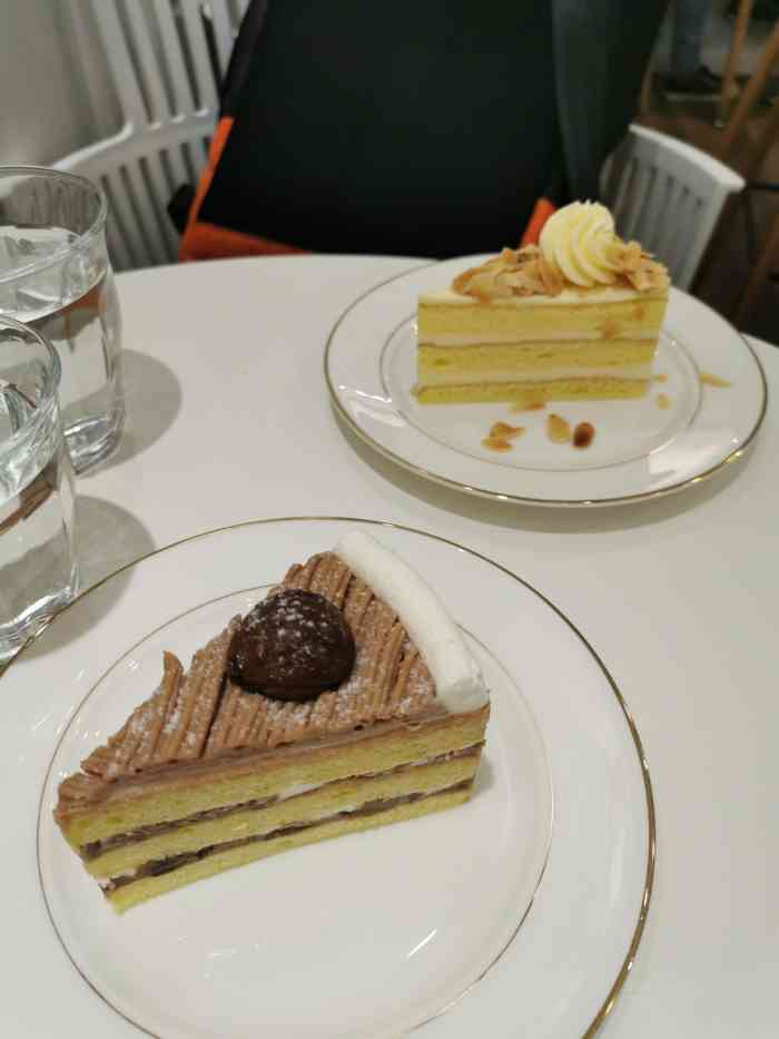 tobago甜宝阁西点-"点了杏仁咸奶油和荔枝玫瑰口味的蛋糕,个人.