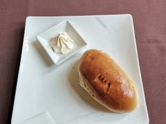 餐前面包加黄油-红房子西菜馆(淮海中路店)