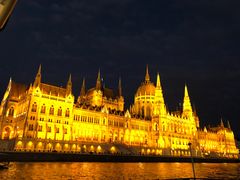 -多瑙河畔鞋履雕塑