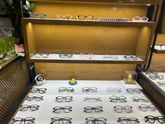 -罗伯特眼镜·蔡司官方授权(罗湖国贸店)