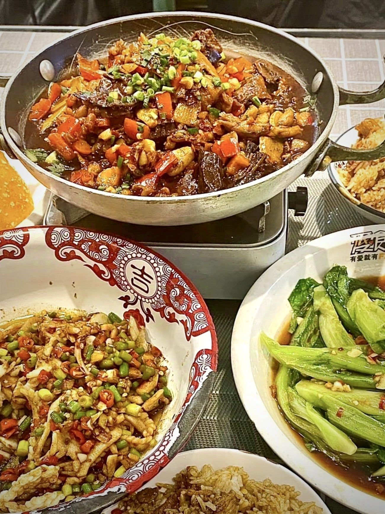 实惠宝藏美食#我的好吃不贵恰饭清单#正宗湘菜馆推荐
酱板鸭烧牛蛙