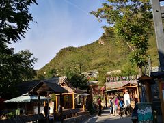 -百里峡七彩艺术小镇