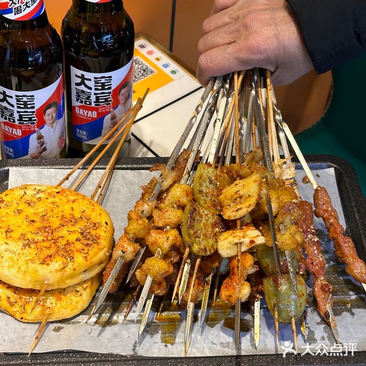 杭州西湖边东北烤串！人生建议：吃货币吃！！
