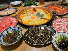 -洱火云南酸菜牛肉火锅(石景山当代商城店)