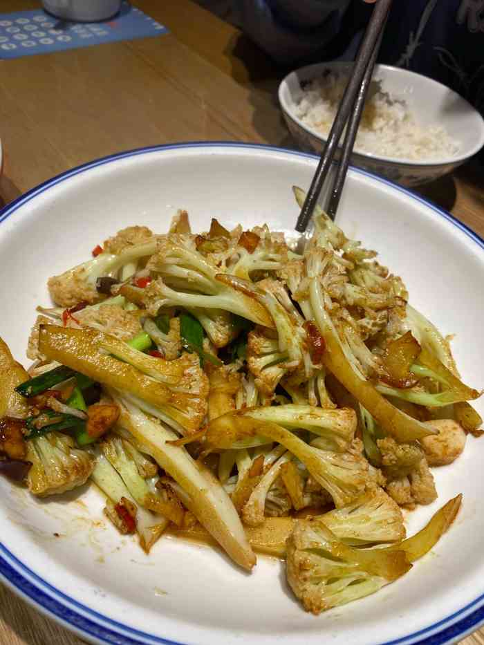 丰盛小馆·鲜炒行家(财院店)-"味道可以,环境优雅,第一次用江小白兑