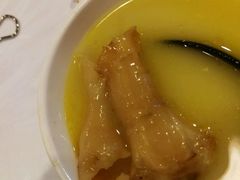 浓厚原只鸡煲花胶汤-鲜入围煮花胶鸡海鲜火锅