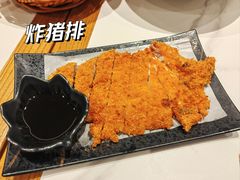 馋嘴炸猪排-馋三尺蟹粉小笼(人民广场店)