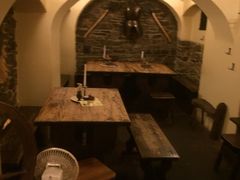 地窖餐厅的又一个洞-Krčma Šatlava