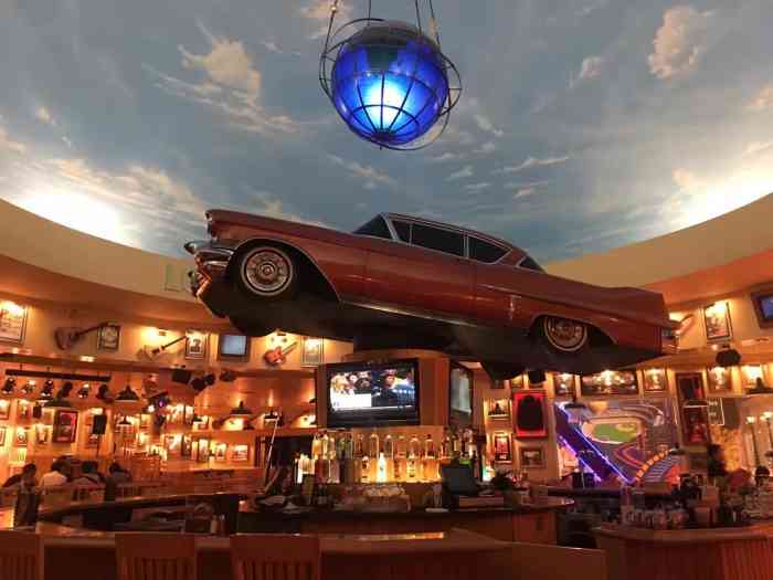 hard rock cafe-"到一个有hardrock的城市就一定会去.