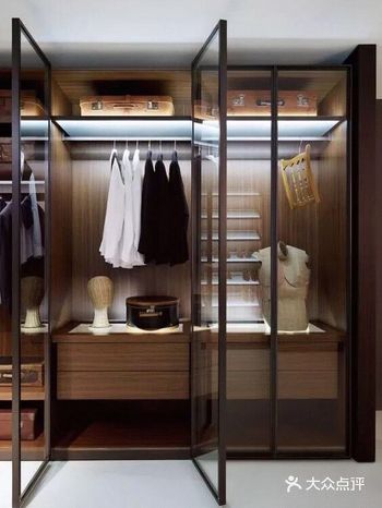 别傻傻的买衣柜了，透明衣橱才是真时尚！