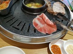 -江南猪肉商会无限续吃(弘大店)