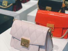 -GIVENCHY(佛罗伦萨小镇奥莱店)