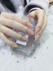 -灰姑娘美甲美睫馆