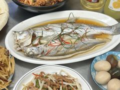 -丹水桥地锅鱼·翘嘴鲌·地方特色全鱼宴(丹江口大坝店)