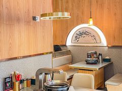 大堂-围炉肉舍•炭烤活鳗•丹东海鲜烤肉(步行街店)