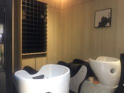 -HAIR CORNER