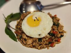 罗勒叶炒鸡肉-帕蓝·暹罗料理(大学路店)
