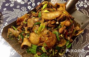 One Shovel Soil Pig Back Meat
