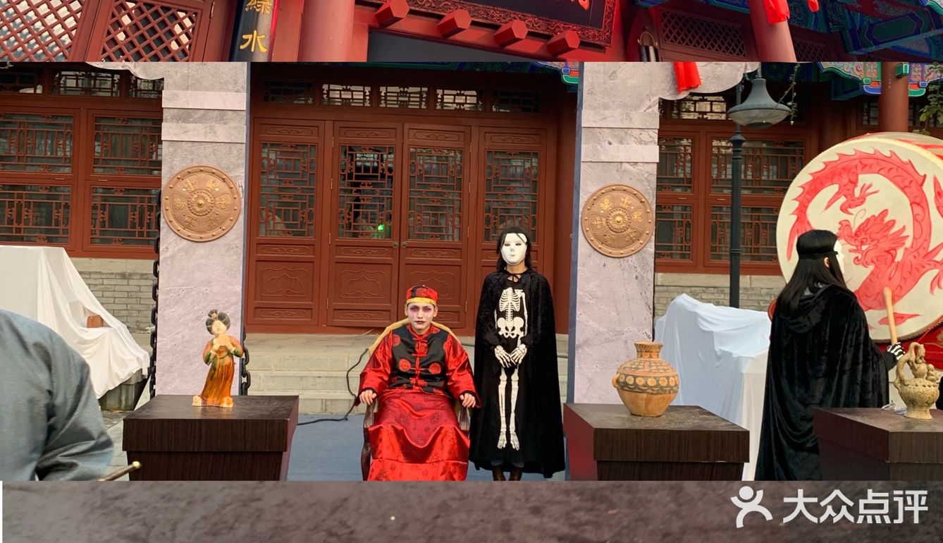 1号地铁线直达。出了地铁口就是