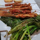 吃了好几次的暴牙烧烤，除了味精重，其他没毛病。