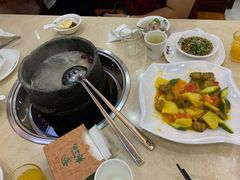 -墨脱石锅椰子鸡•香草鸭•东山羊(大东海店)