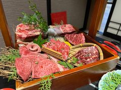 -山川小町·极番烧肉(新地假日广场店)