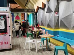 -爱蹦iBOON蹦床运动馆(江汉店)