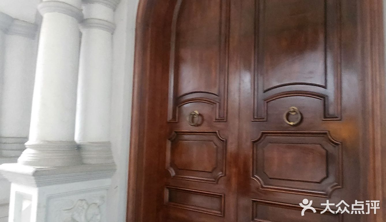 距离网红景点 “武康大楼”很近 忘了在武汉叫什么楼了