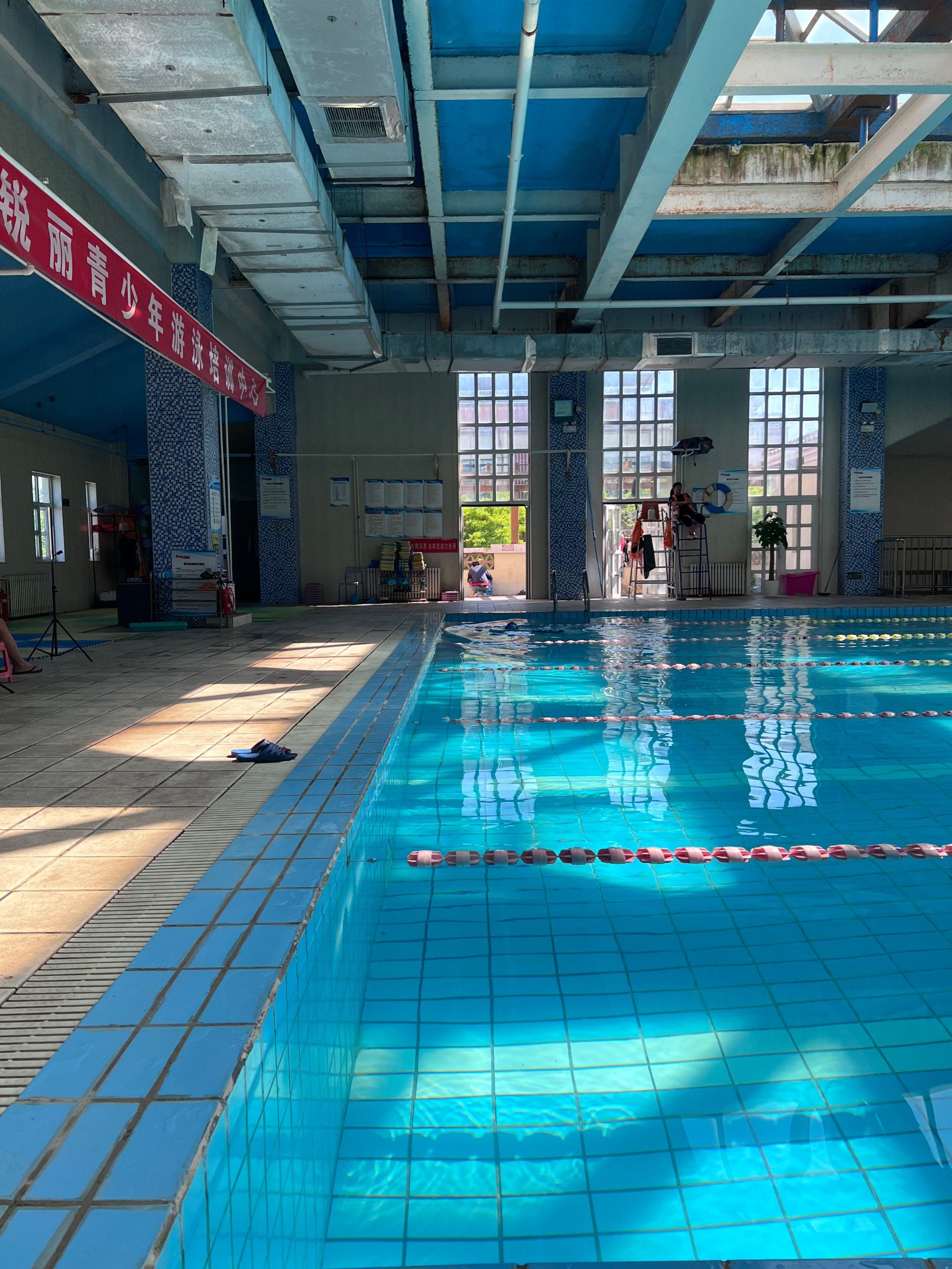 游泳馆
