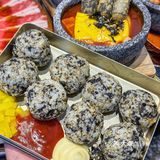 又来武汉吃胖嘟嘟的“厚切年糕”！酱汁爆多多！