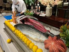-广州万富希尔顿酒店·感趣自助餐厅·金秋蟹宴生蚝海鲜刺身