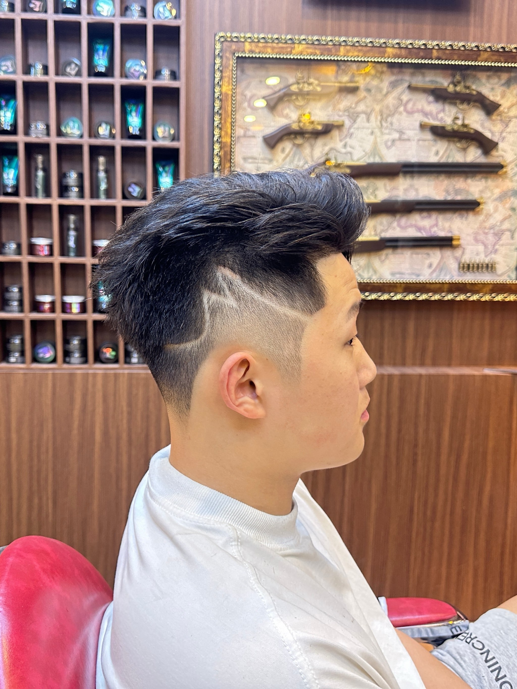 超酷侧分渐变刻痕造型