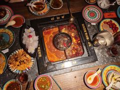 -老牌坊云南鱼豆花火锅(哈西万达店)