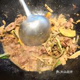 「炒熟的鹅」大鹅是用广东专门的白酒炒制