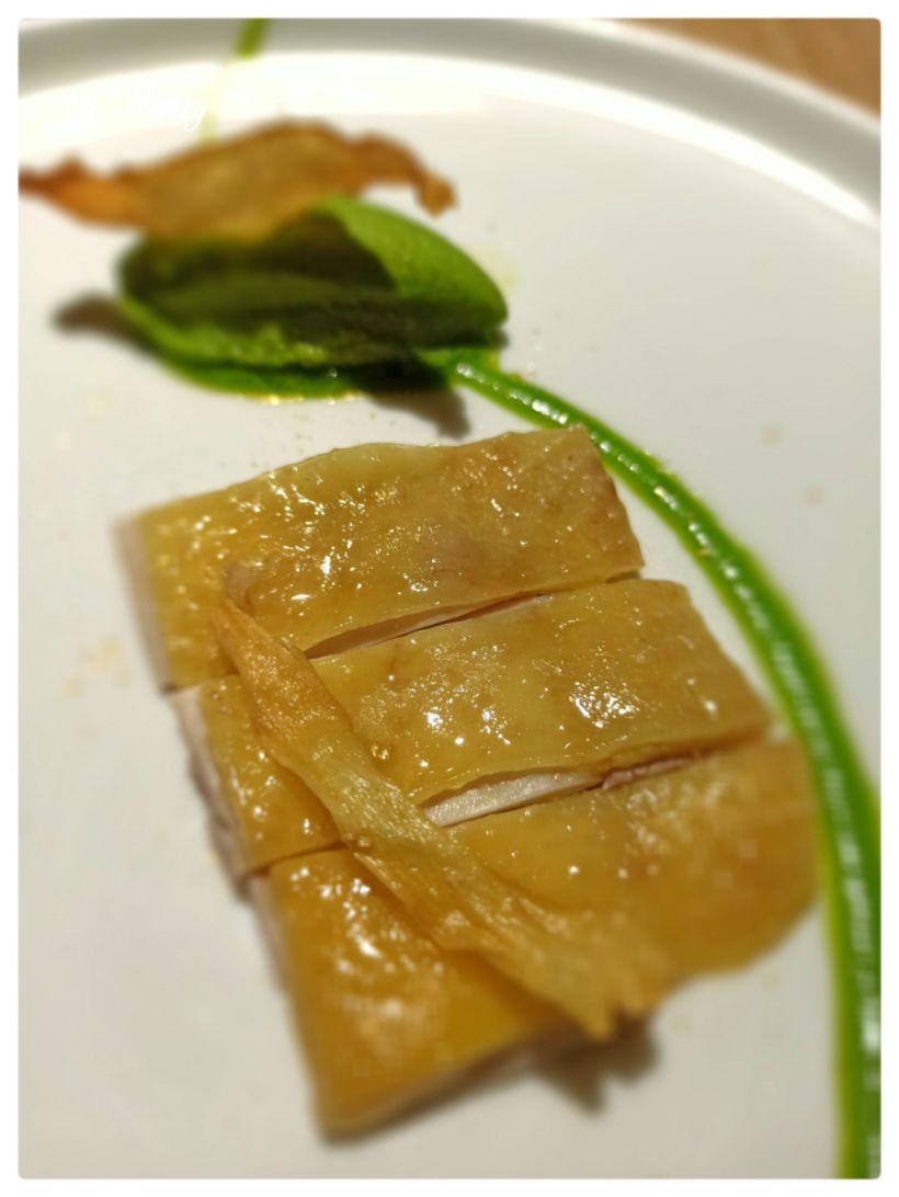 竟然是西餐的摆盘和餐具,但的的确确是粤菜的味道,经低温慢煮的牛肉嫩