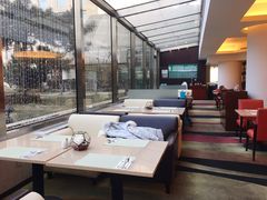 靠窗位-亮马河饭店翠雅咖啡厅