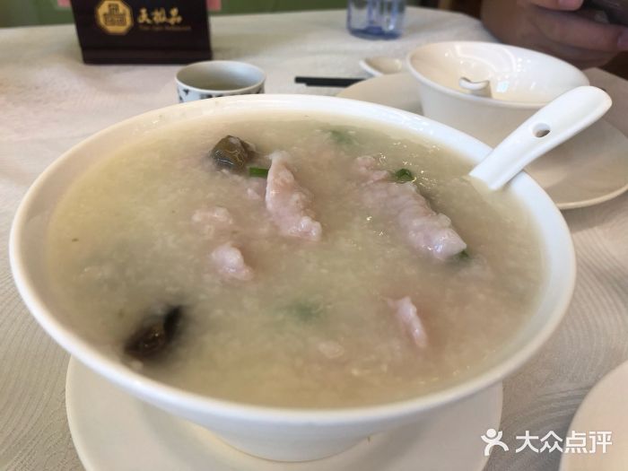 广州酒家(越华路店)咸皮蛋瘦肉粥图片